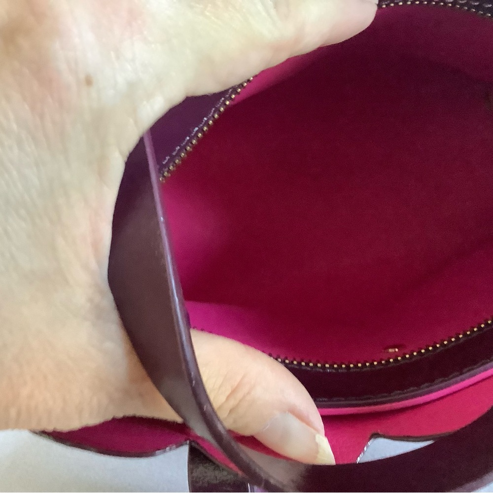 Kate Spade beautiful plum in a vinyl material . In pre owned condition. - Picture 5 of 7